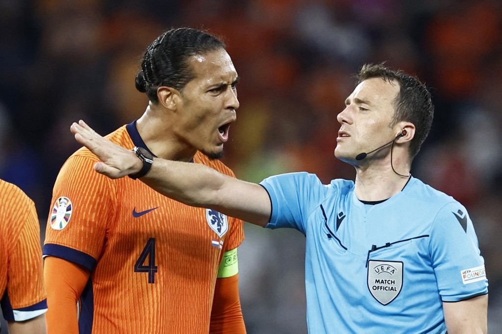 Erro imperdoável no penal marcado para a Inglaterra contra a Holanda