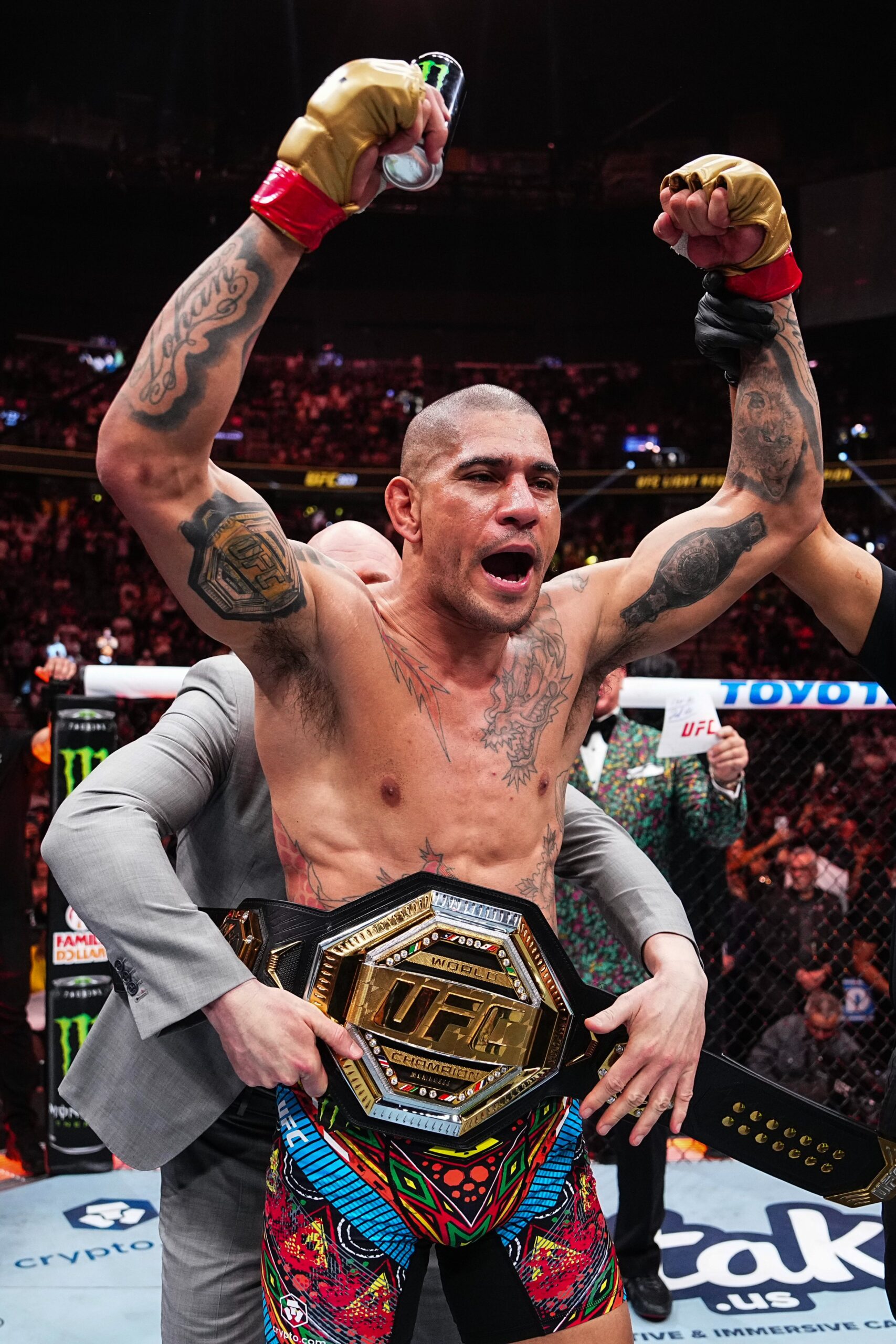 Poatan vence revanche e brilha com nocaute no UFC 303