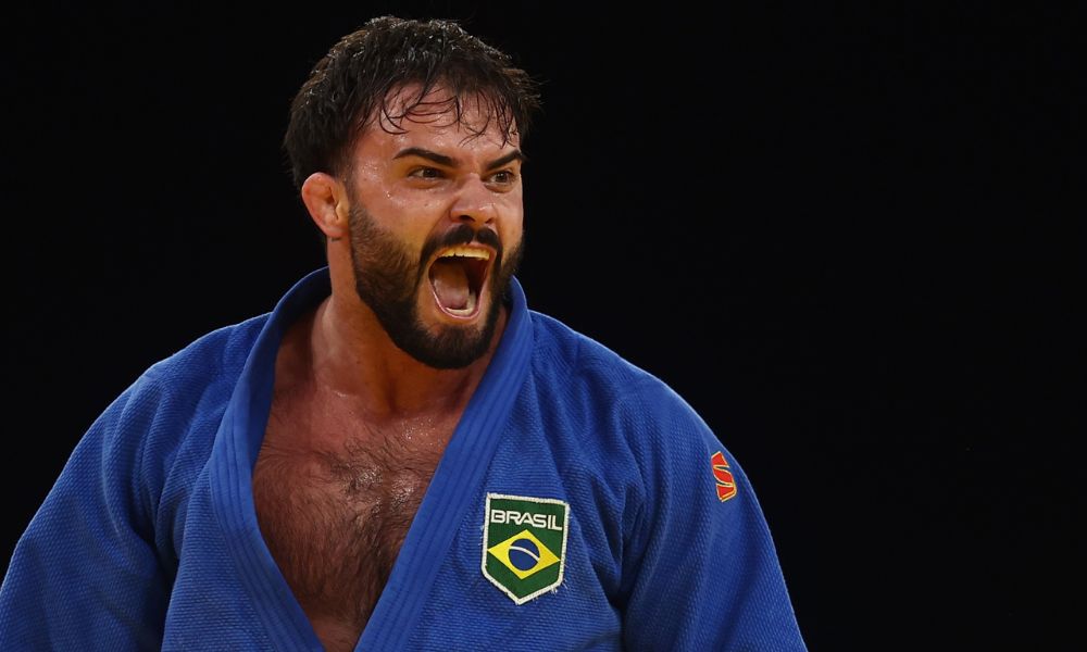 Arbitragem caseira tira medalha de brasileiro no judô