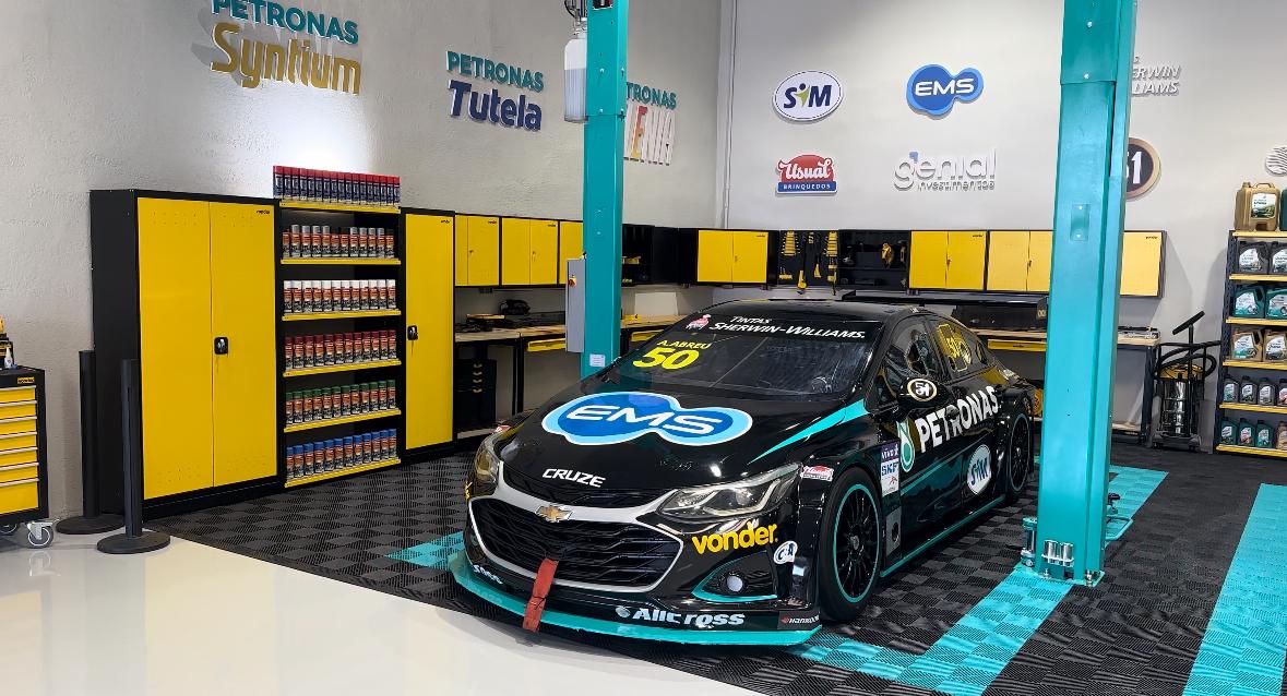 Átila Abreu troca número 51 pelo 50 na Stock Car para comemorar aniversário da PETRONAS