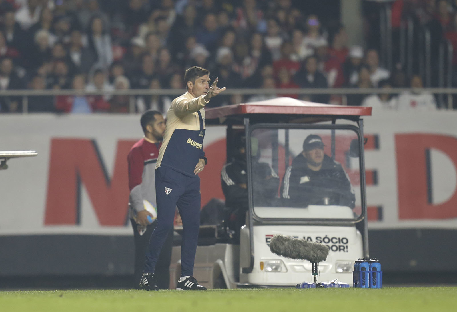 Zubeldia fez falta no banco do São Paulo!