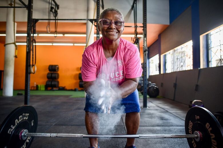 Conheça Irmã Marluce: A pernambucana de 61 Anos queinspira com sua força e resiliência no Crossfit