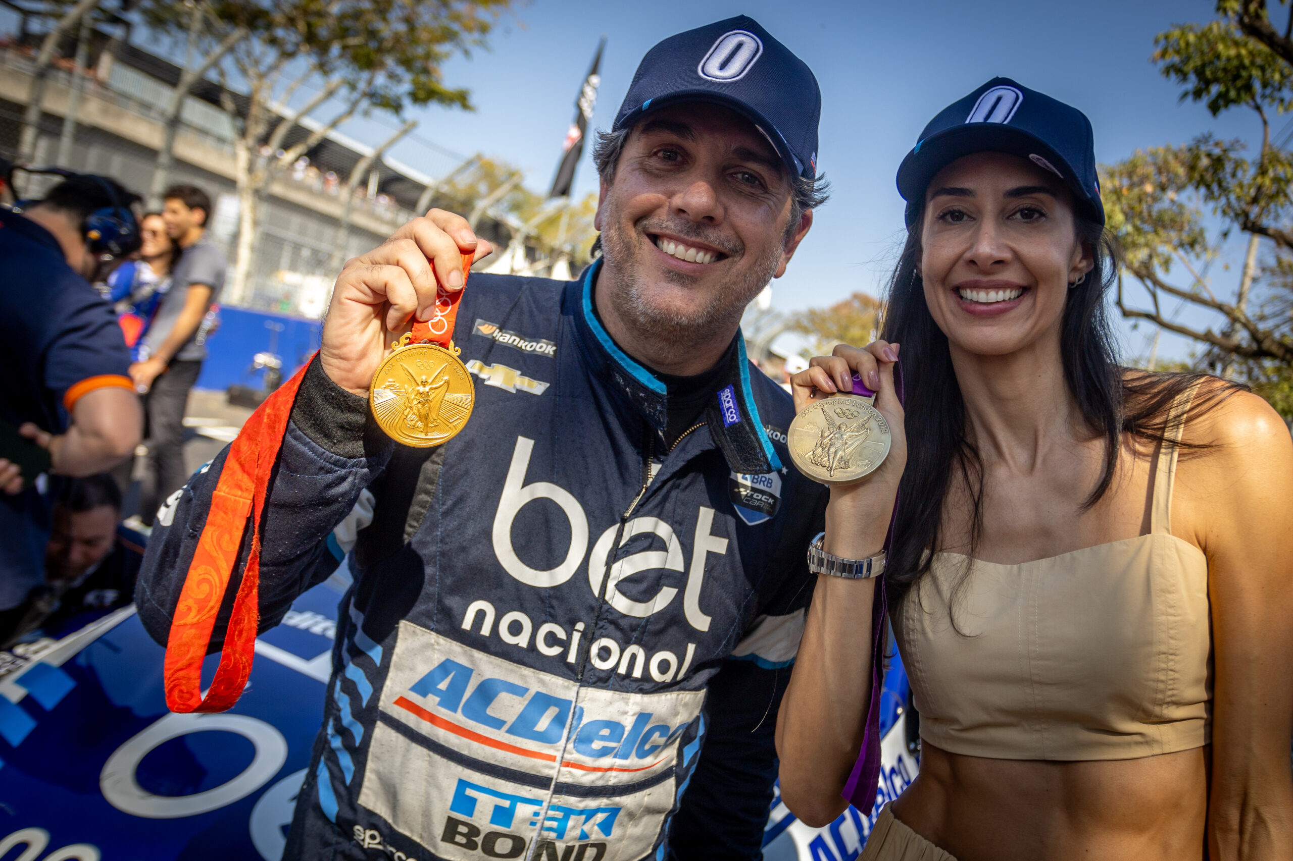 Desafio Cacá Bueno e Sheila do vôlei e vitórias do Momento Velocidade no Kart – Automobilismo